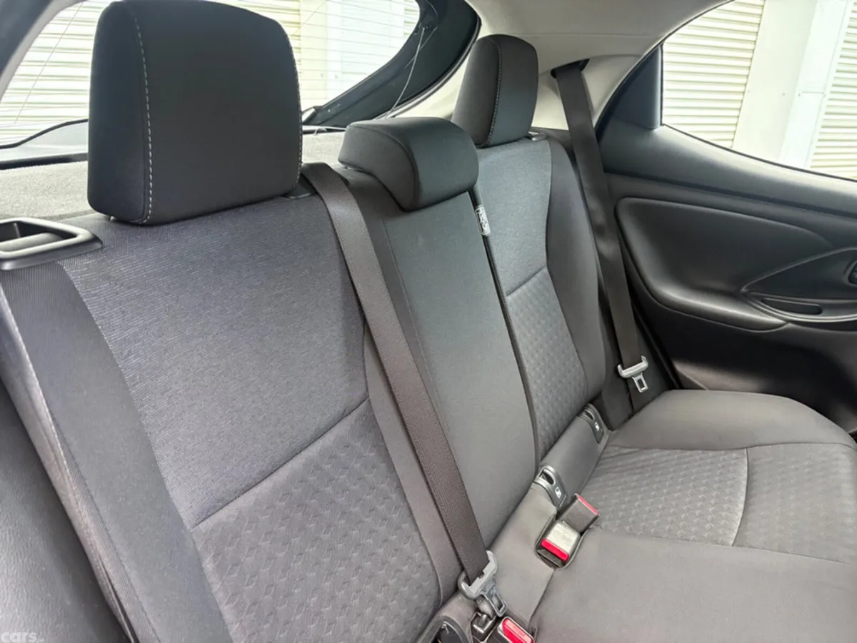 Toyota Yaris Hatchback, Petrol Hybrid, 2021, Black