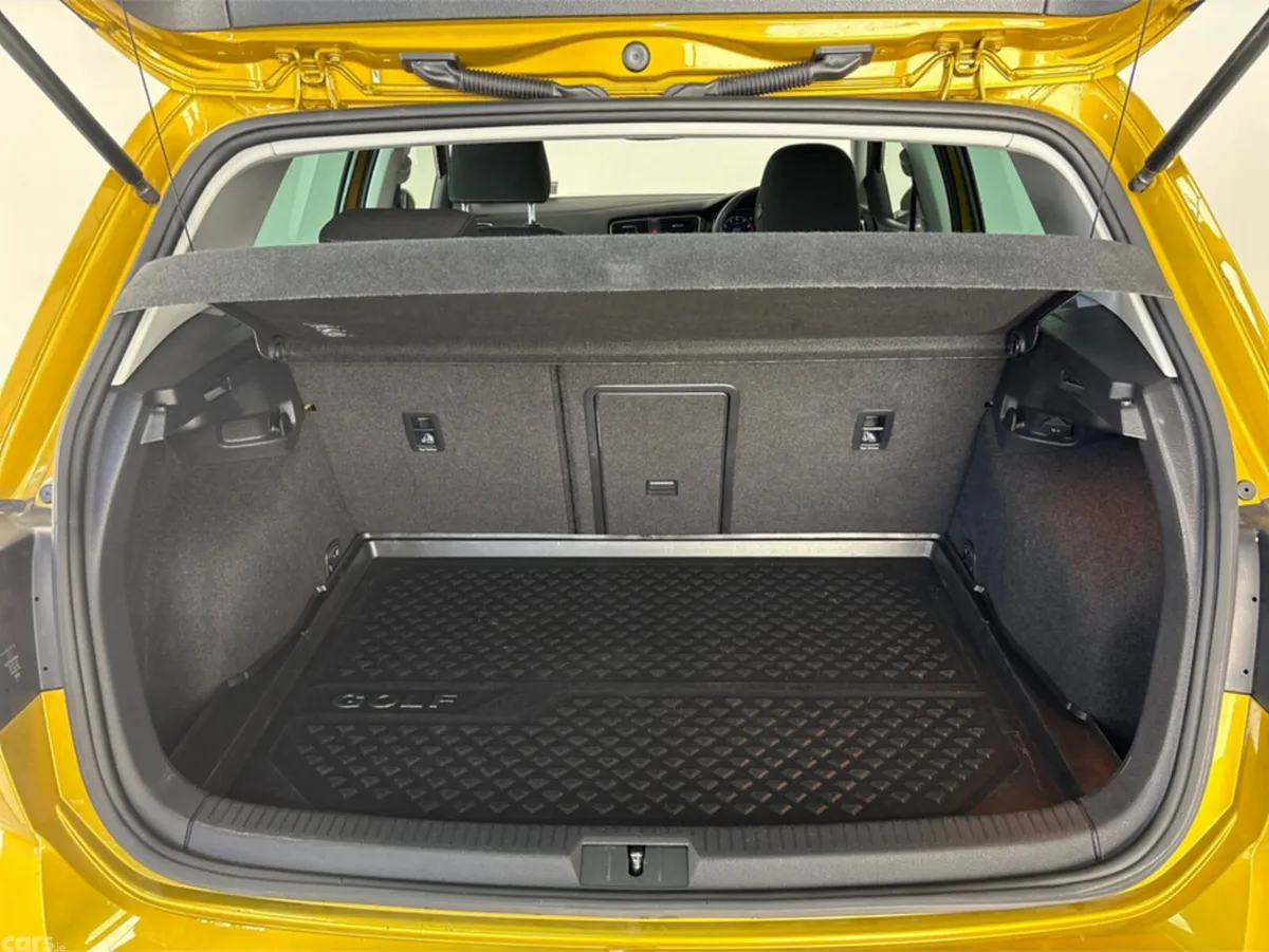 Volkswagen Golf Hatchback, Petrol, 2018, Yellow
