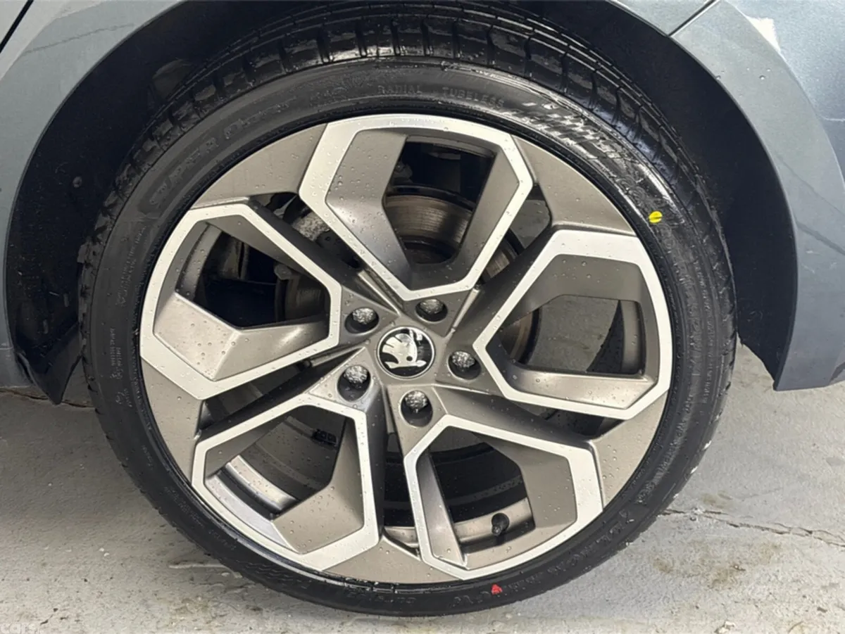 Skoda Octavia Hatchback, Petrol, 2020, Grey