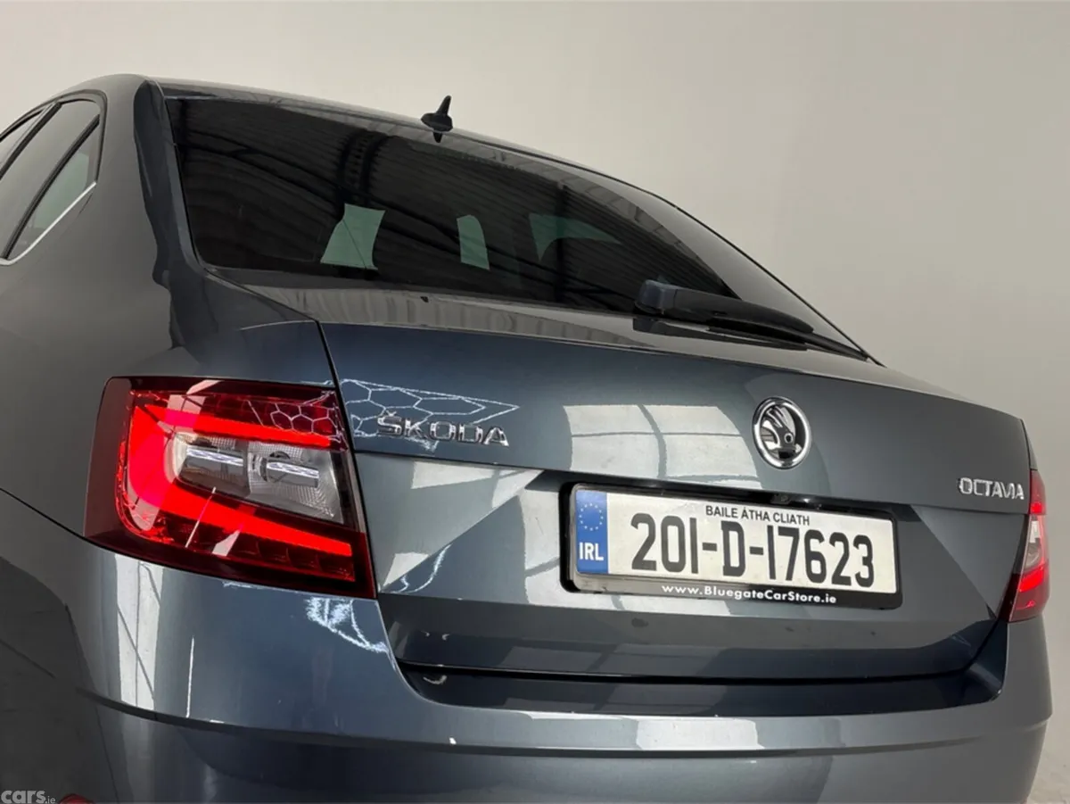 Skoda Octavia Hatchback, Petrol, 2020, Grey