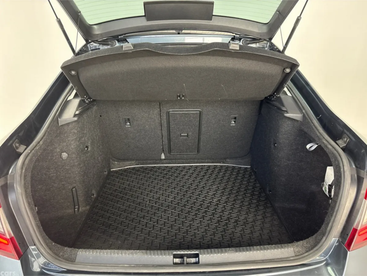 Skoda Octavia Hatchback, Petrol, 2020, Grey