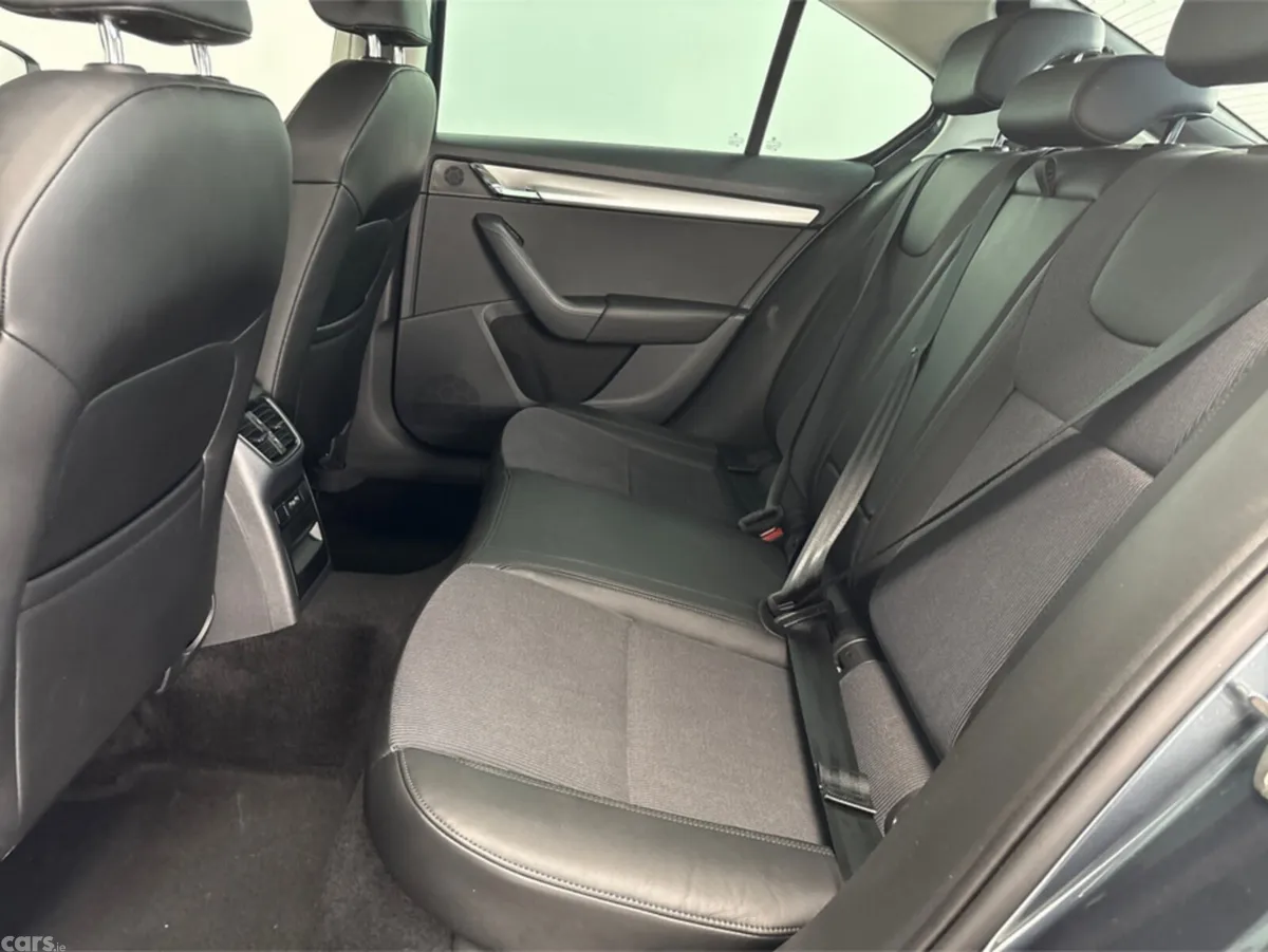 Skoda Octavia Hatchback, Petrol, 2020, Grey