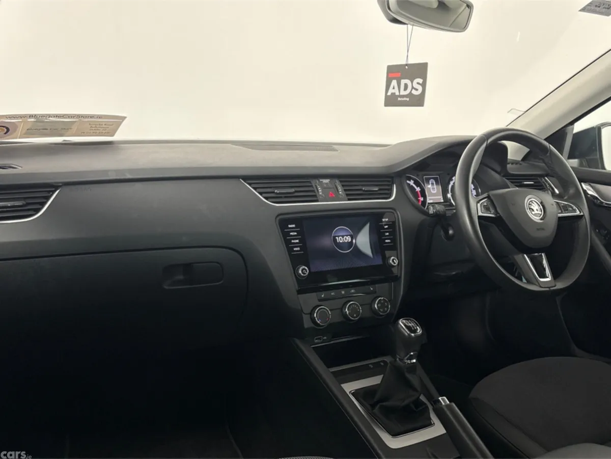 Skoda Octavia Hatchback, Petrol, 2020, Grey