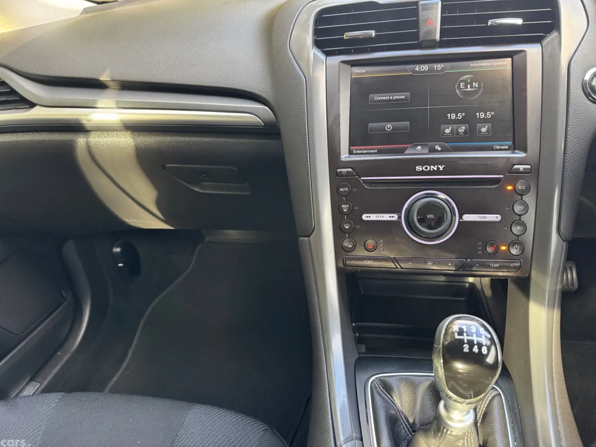 Ford Mondeo Hatchback, Diesel, 2015, Silver