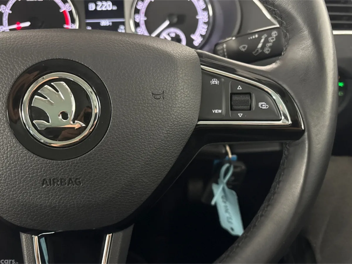 Skoda Octavia Hatchback, Petrol, 2020, Grey