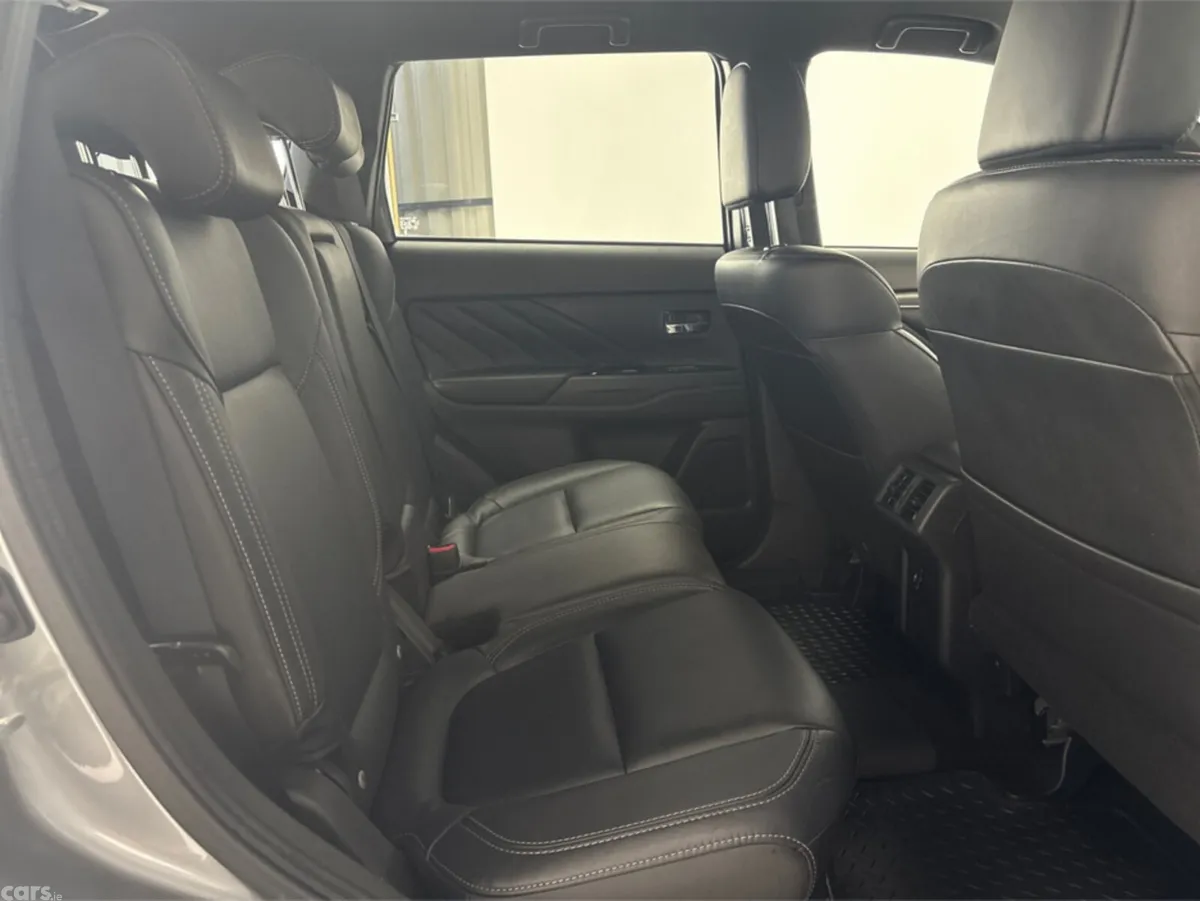 Mitsubishi Outlander Estate, Petrol Plug-in Hybrid, 2020, Grey