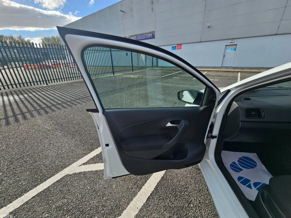 Volkswagen Polo Hatchback, Petrol, 2017, White