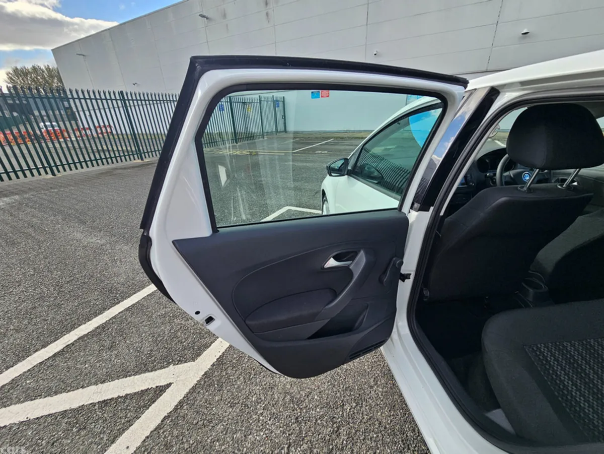 Volkswagen Polo Hatchback, Petrol, 2017, White