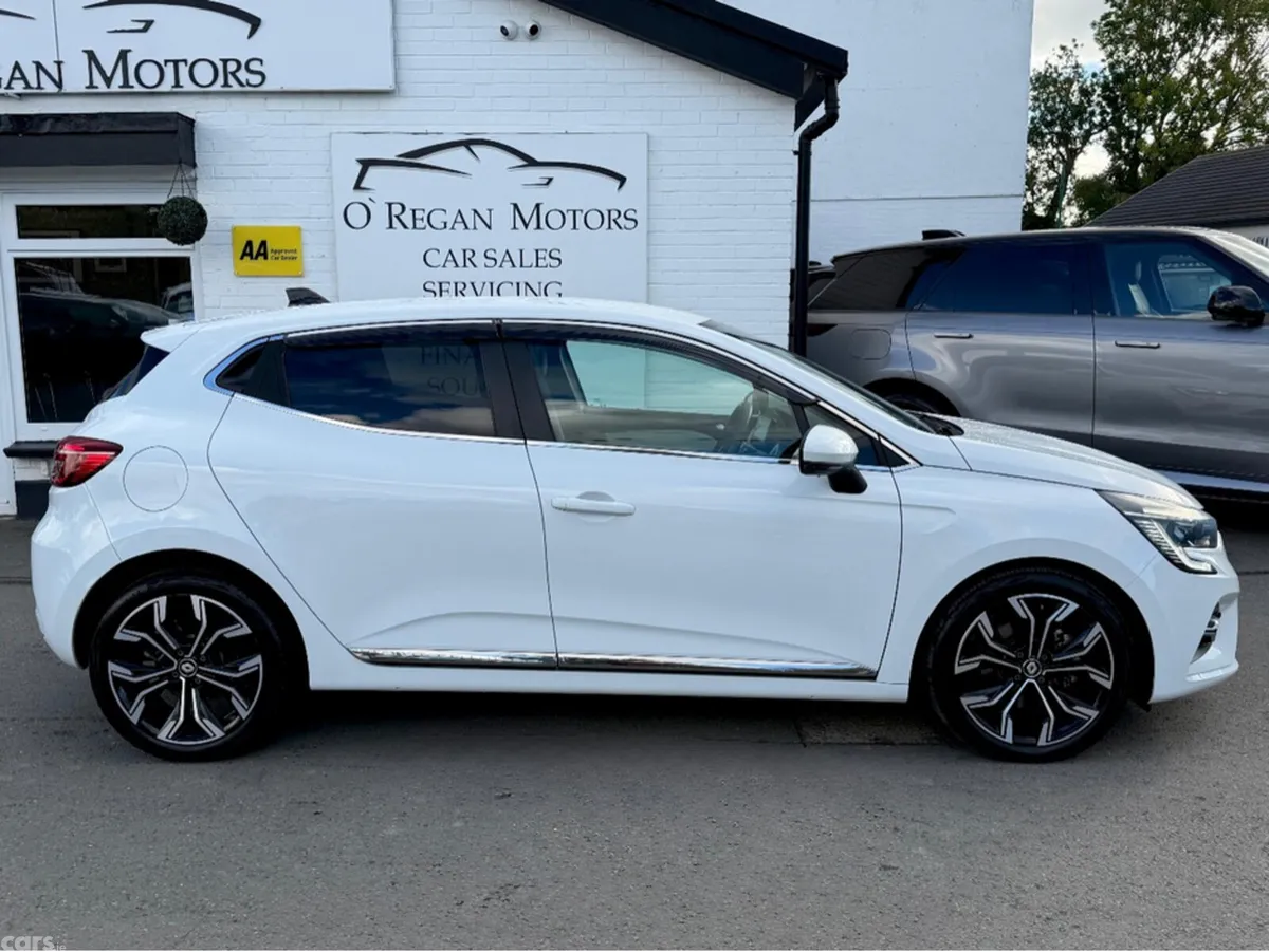 Renault Clio Hatchback, Petrol, 2022, White