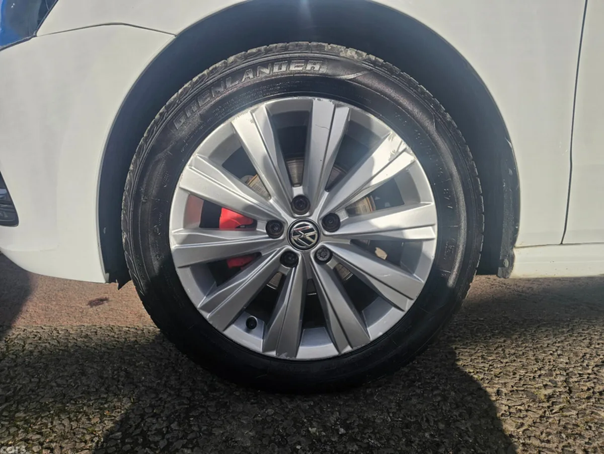 Volkswagen Polo Hatchback, Petrol, 2017, White