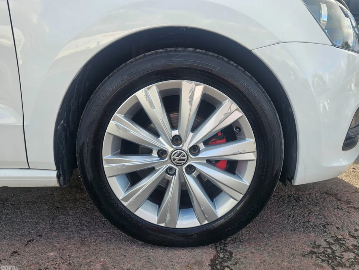 Volkswagen Polo Hatchback, Petrol, 2017, White