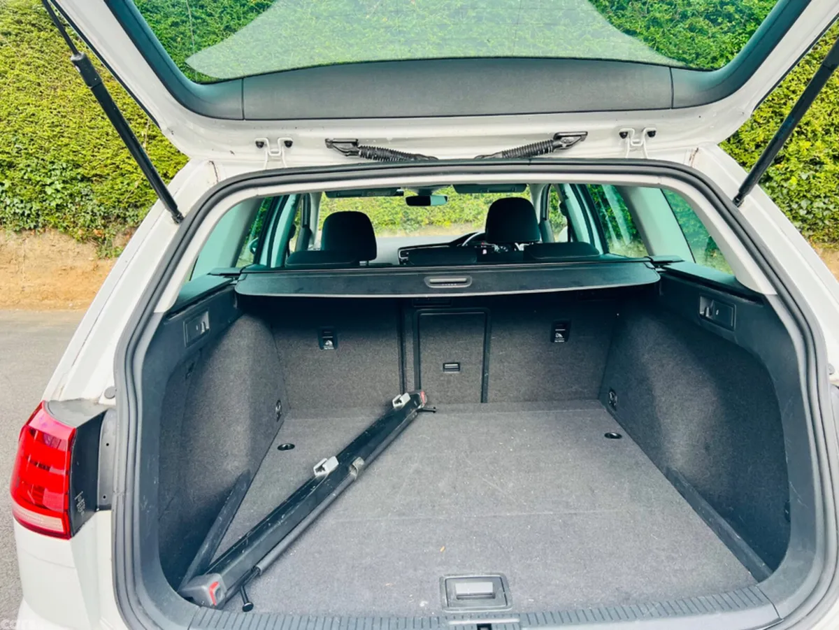 Volkswagen Golf Estate, Petrol, 2019, White