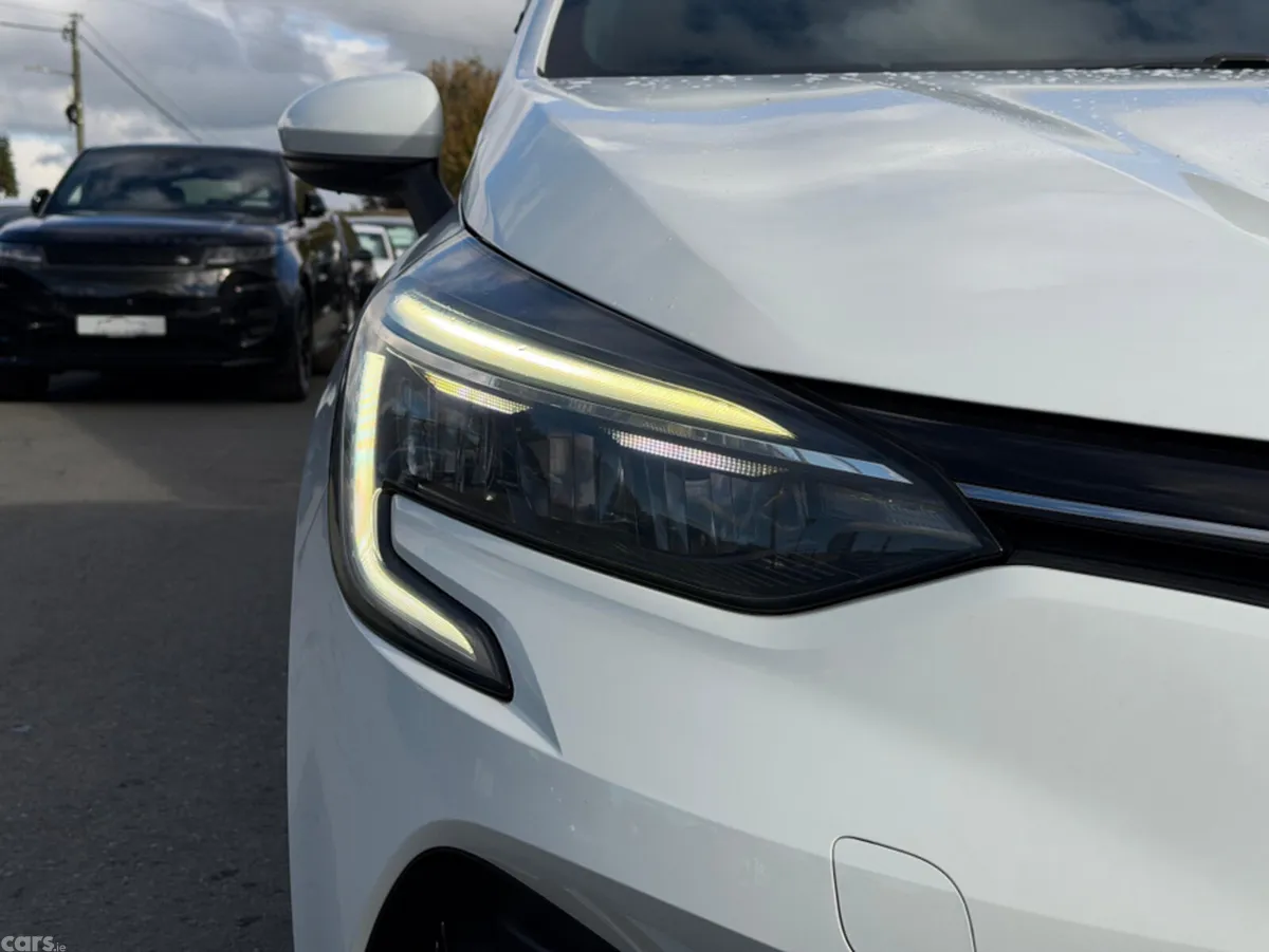Renault Clio Hatchback, Petrol, 2022, White