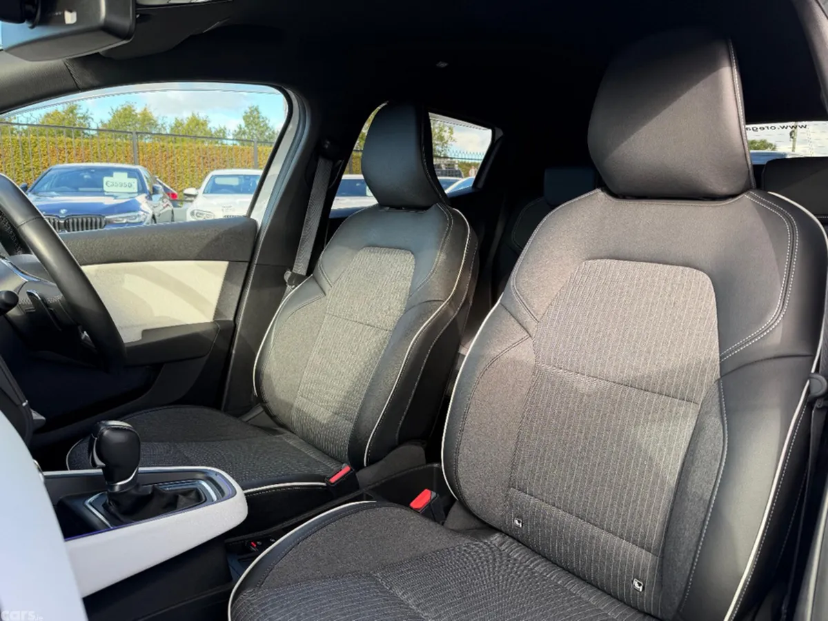 Renault Clio Hatchback, Petrol, 2022, White