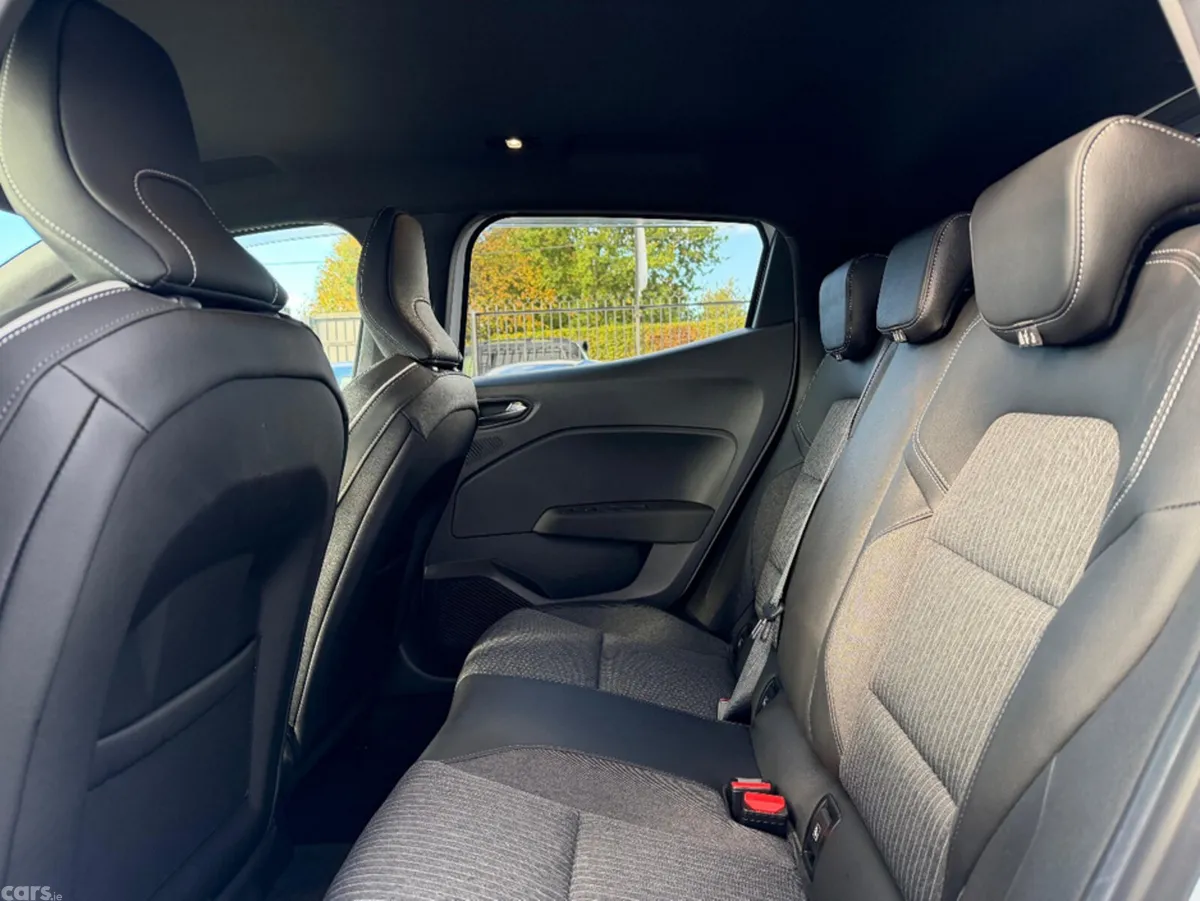 Renault Clio Hatchback, Petrol, 2022, White