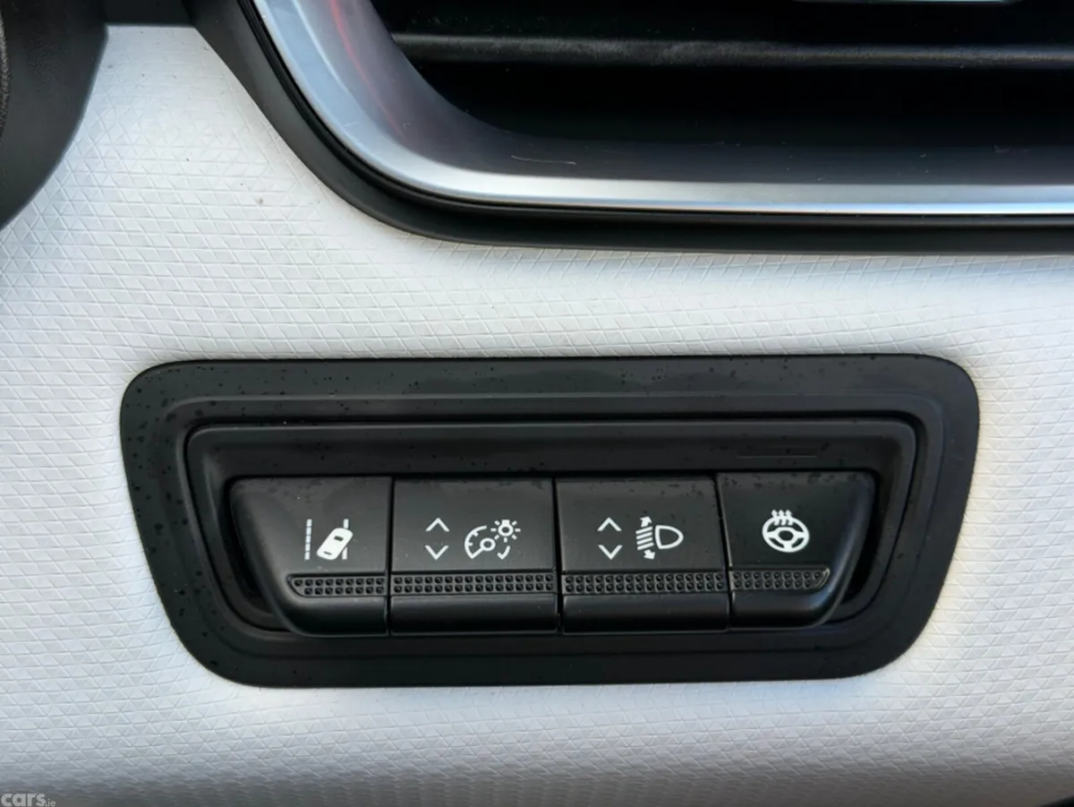 Renault Clio Hatchback, Petrol, 2022, White