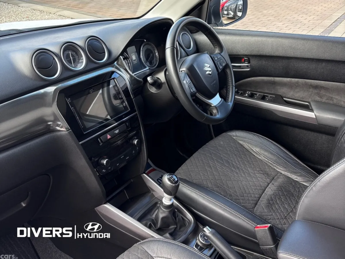 Suzuki Vitara Hatchback, Petrol, 2021, White