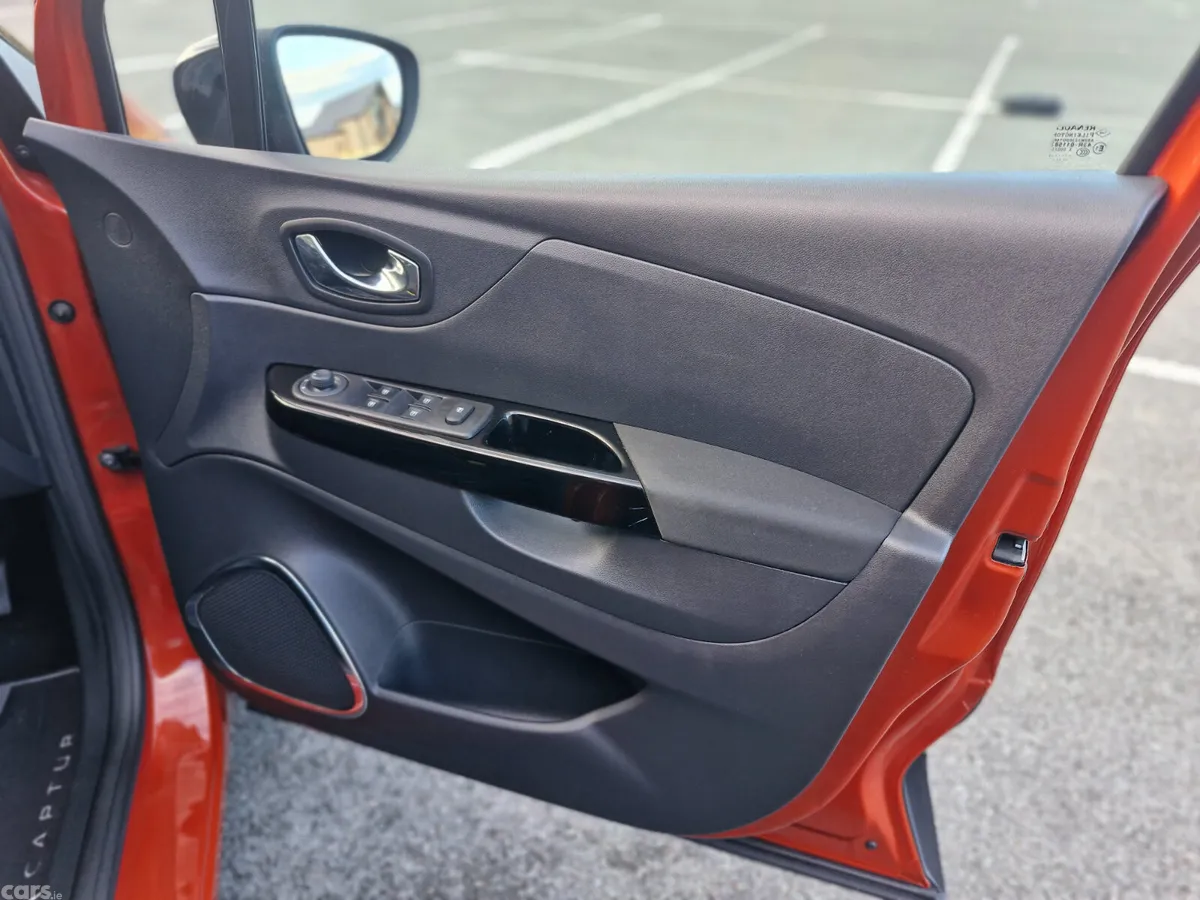 Renault Captur Hatchback, Petrol, 2016, Orange