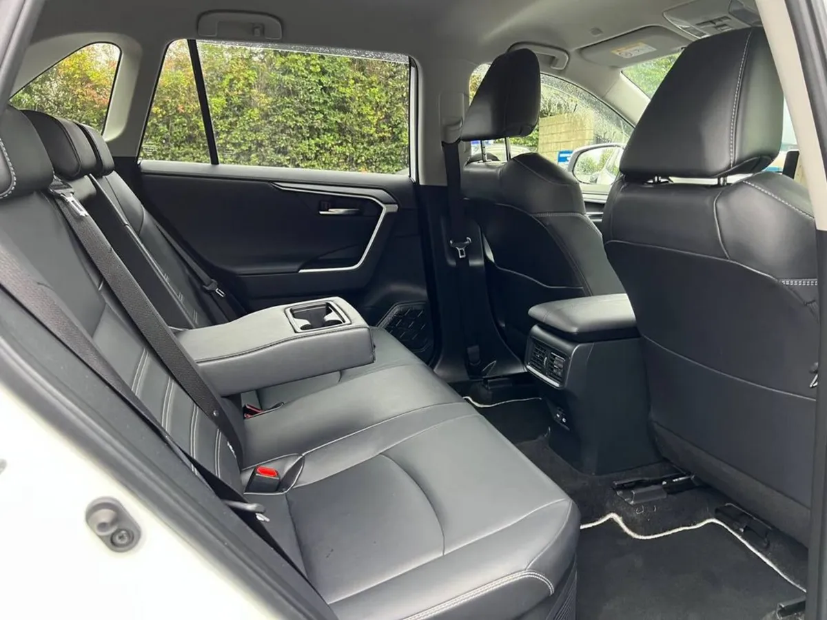 Toyota RAV4 Estate, Petrol Hybrid, 2023, White