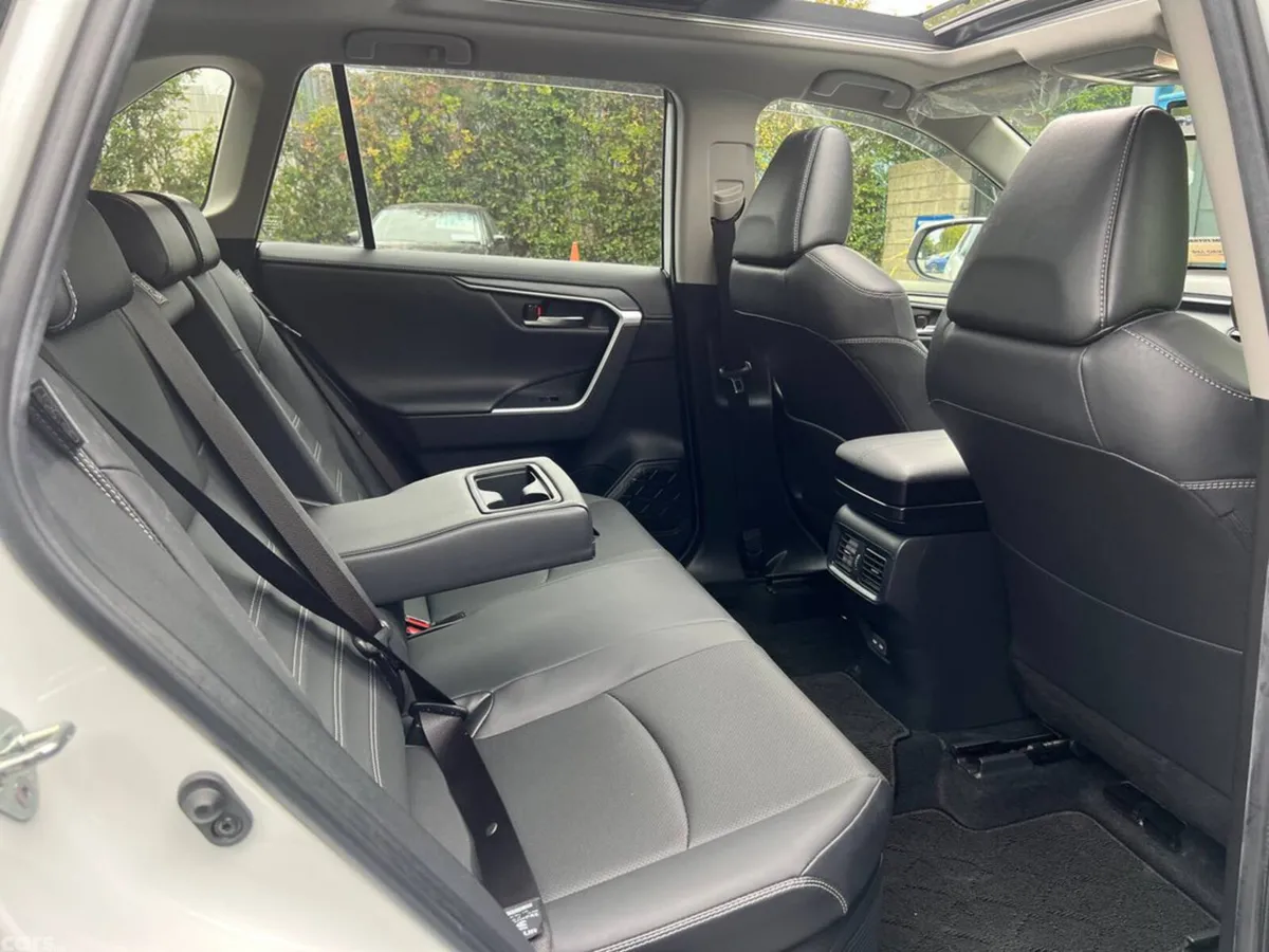 Toyota RAV4 SUV, Petrol Hybrid, 2023, White