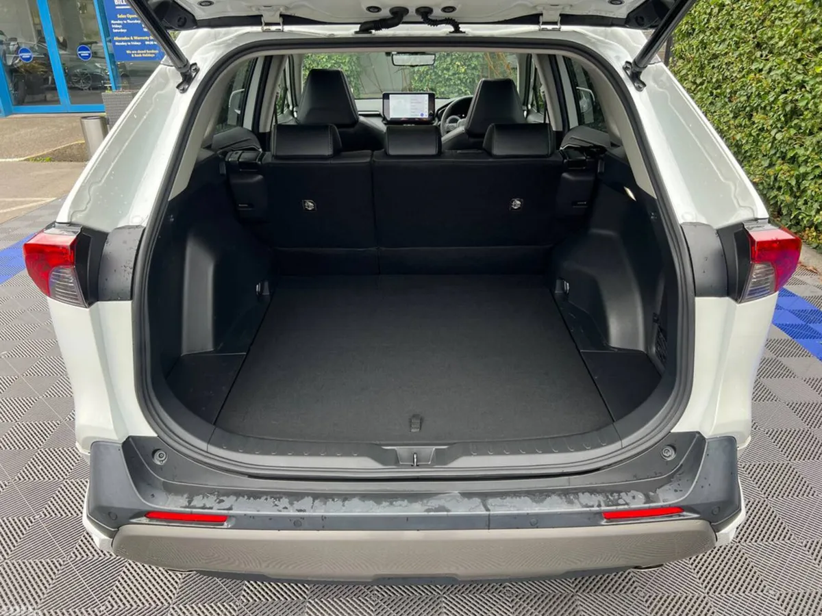Toyota RAV4 SUV, Petrol Hybrid, 2023, White