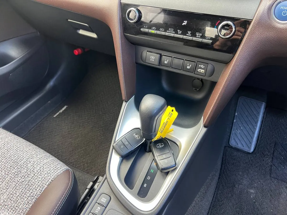 Toyota Yaris Cross Hatchback, Petrol Hybrid, 2021, Black