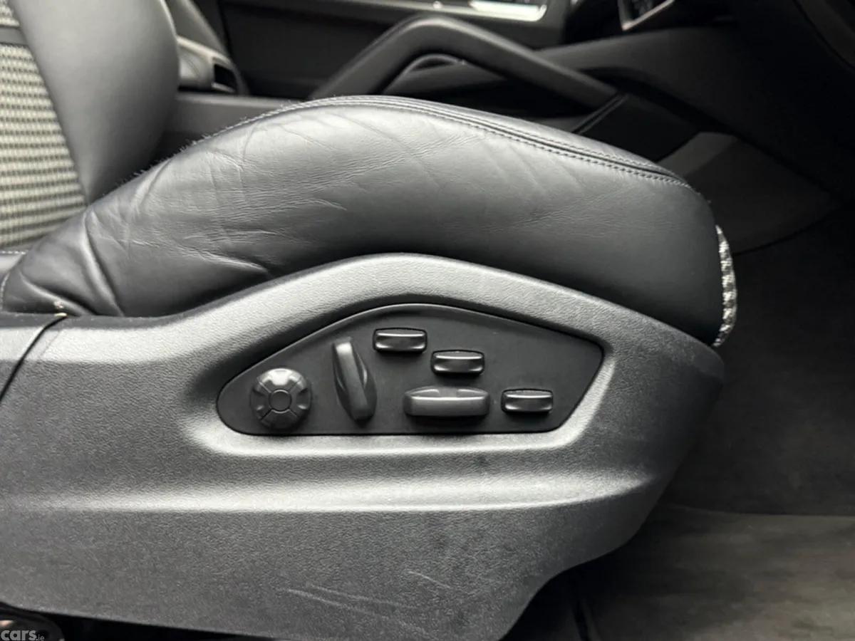 Porsche Cayenne Coupe, Petrol Plug-in Hybrid, 2024, Grey