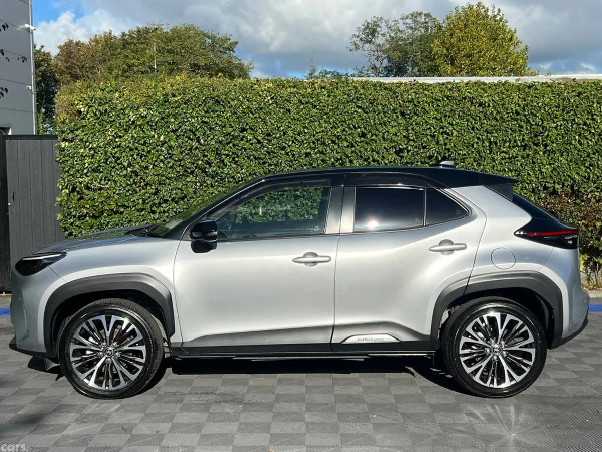 Toyota Yaris Cross Hatchback, Petrol Hybrid, 2021, Silver