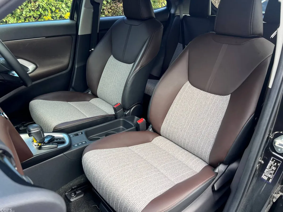 Toyota Yaris Cross Hatchback, Petrol Hybrid, 2021, Black