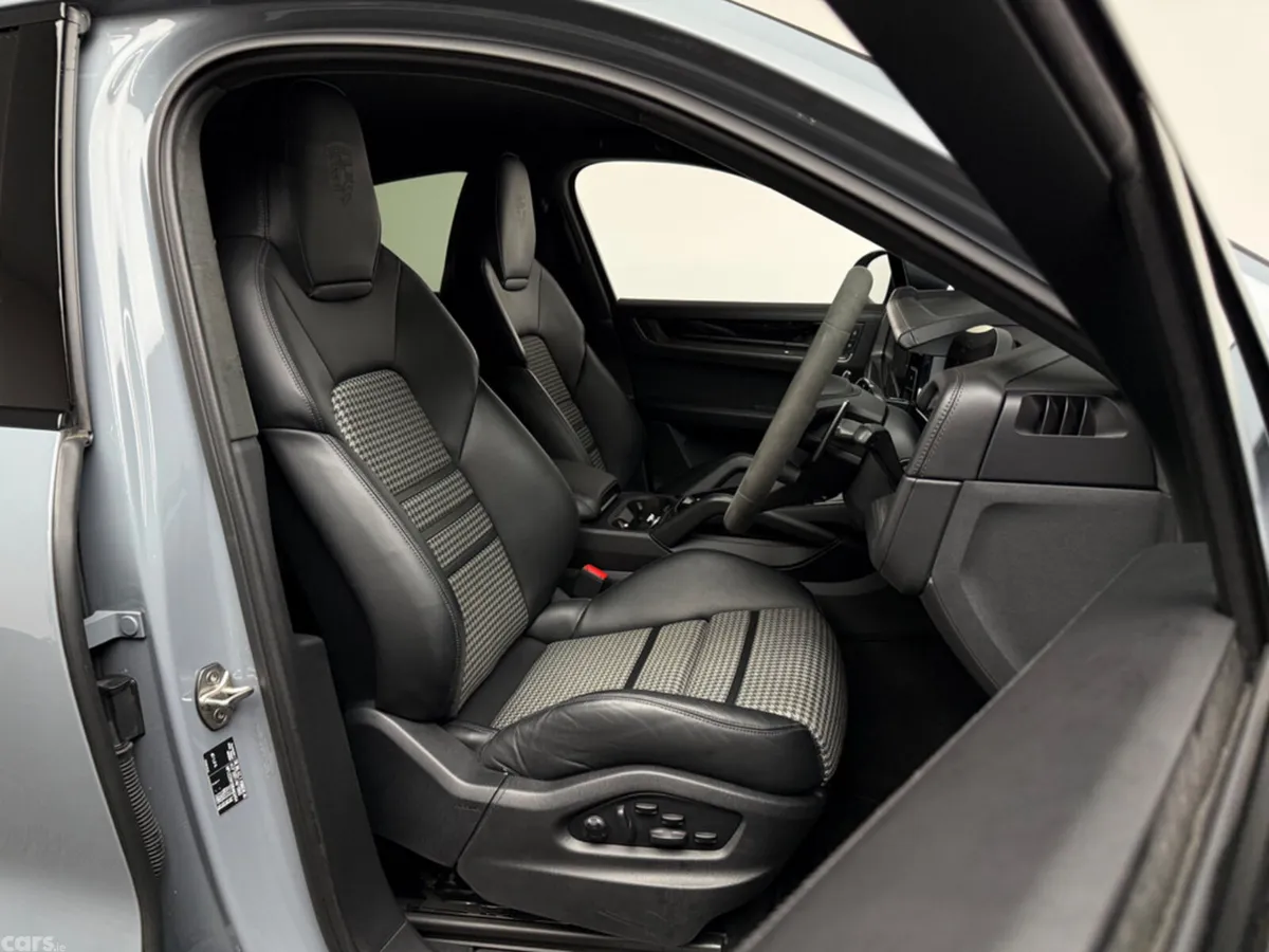 Porsche Cayenne Coupe, Petrol Plug-in Hybrid, 2024, Grey
