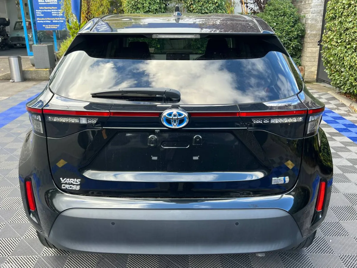 Toyota Yaris Cross Hatchback, Petrol Hybrid, 2021, Black