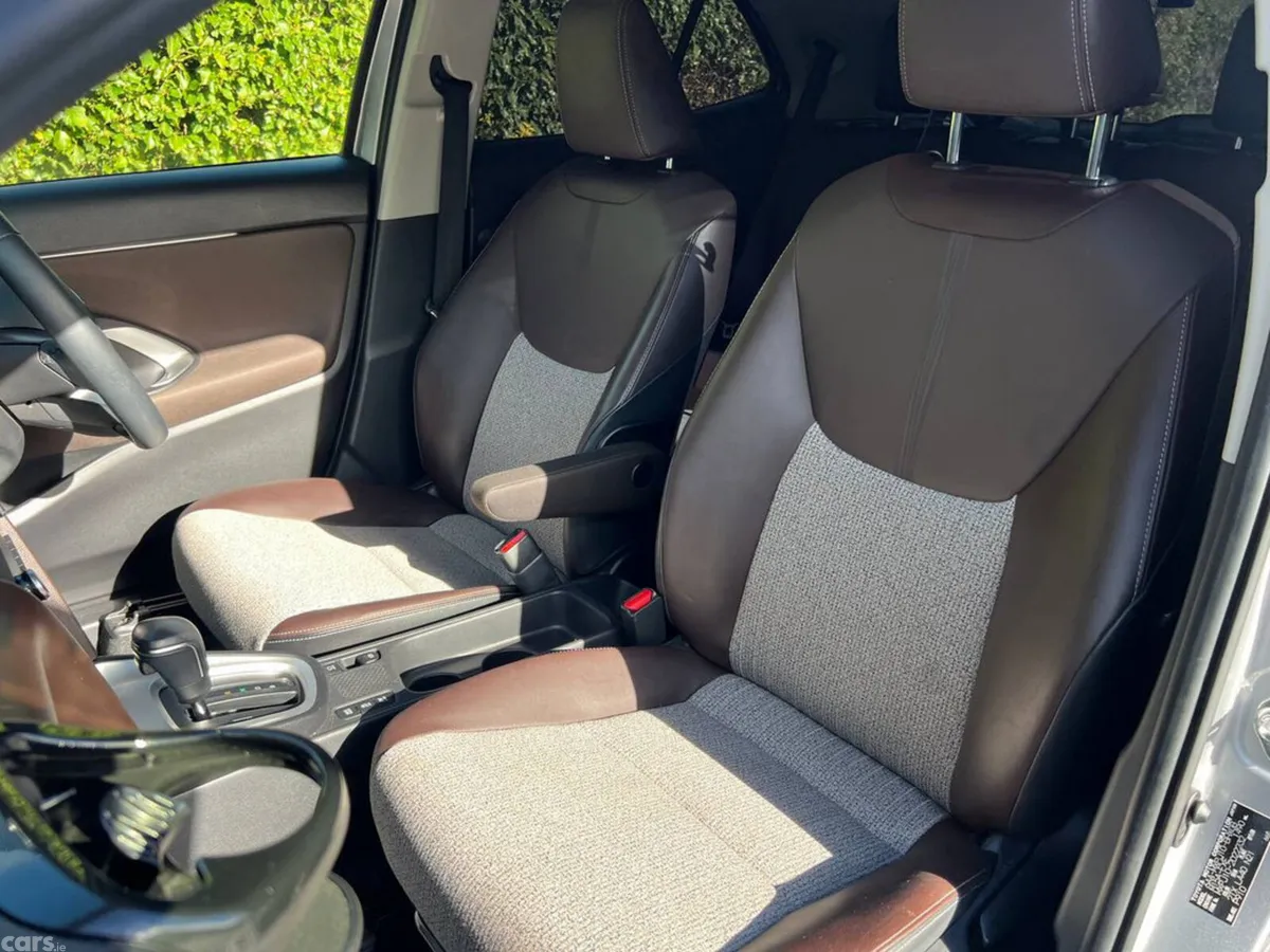 Toyota Yaris Cross Hatchback, Petrol Hybrid, 2021, Silver