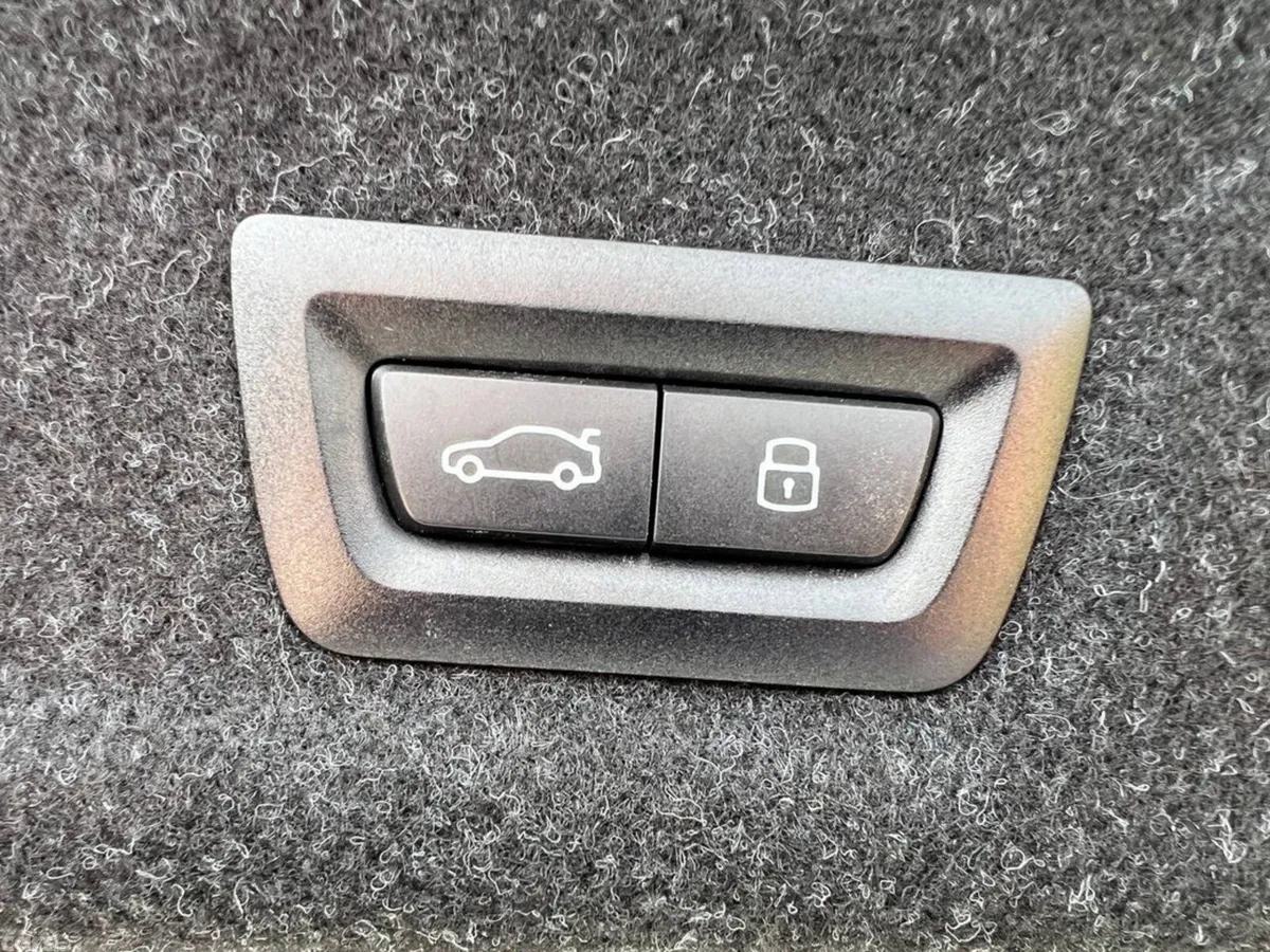 BMW 3-Series Saloon, Petrol Plug-in Hybrid, 2025, White
