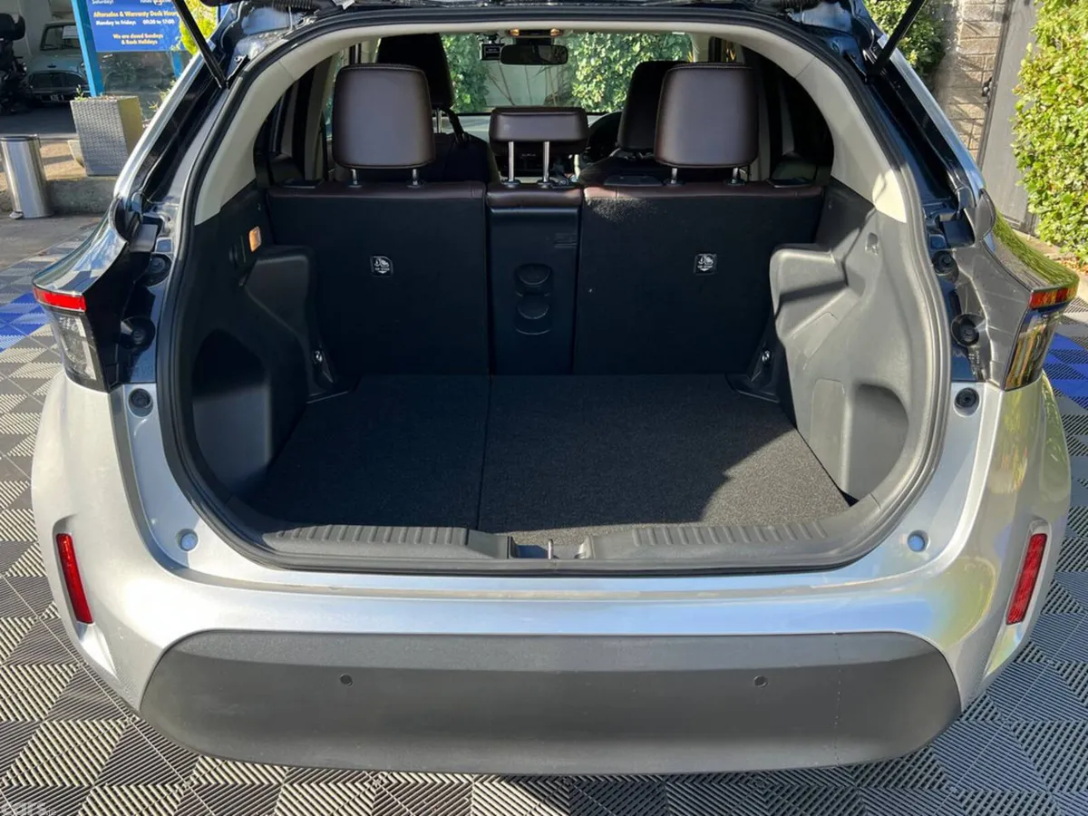 Toyota Yaris Cross Hatchback, Petrol Hybrid, 2021, Silver