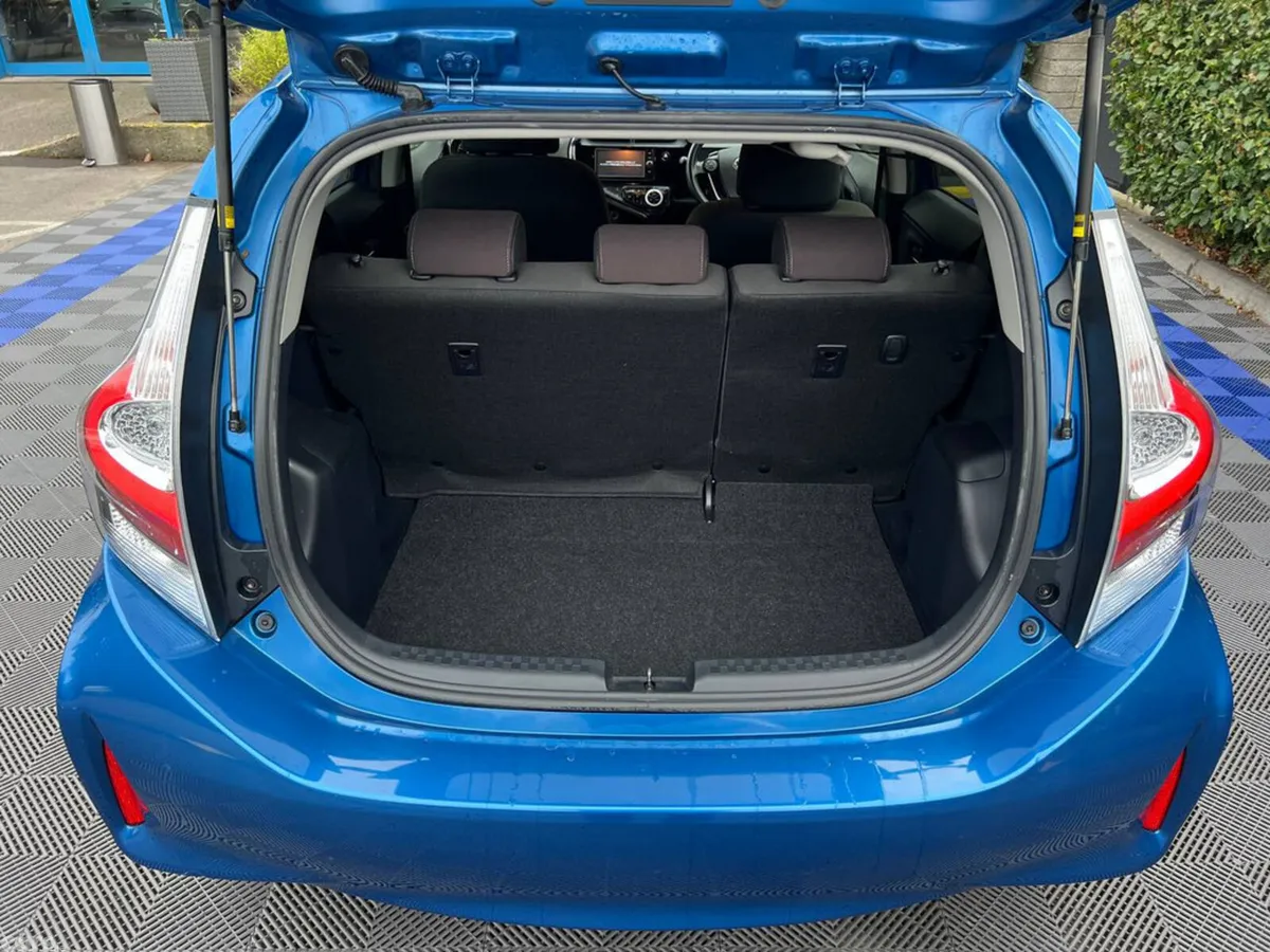 Toyota Aqua Hatchback, Petrol Hybrid, 2018, Blue