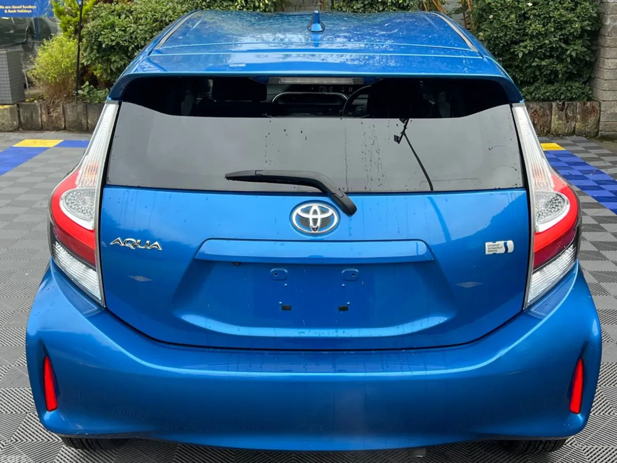 Toyota Aqua Hatchback, Petrol Hybrid, 2018, Blue