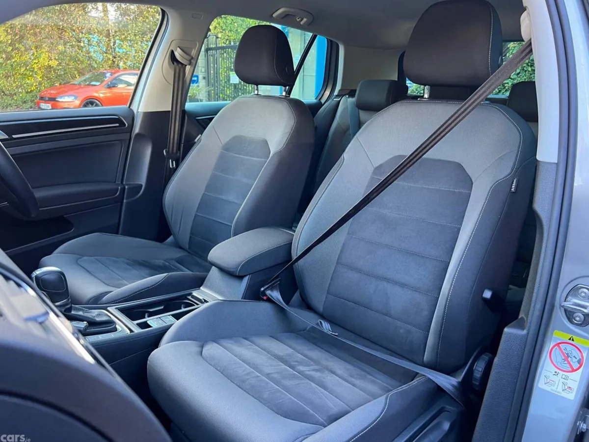 Volkswagen Golf Hatchback, Petrol, 2017, Silver