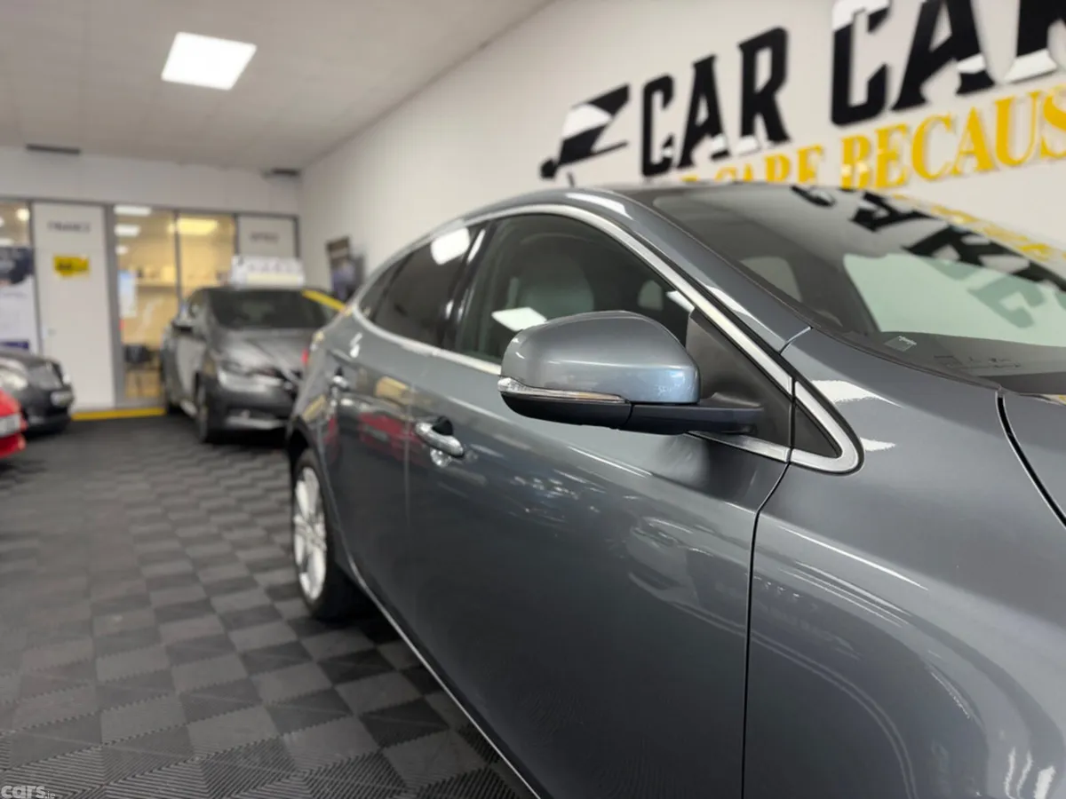 Volvo V40 Estate, Diesel, 2018, Grey
