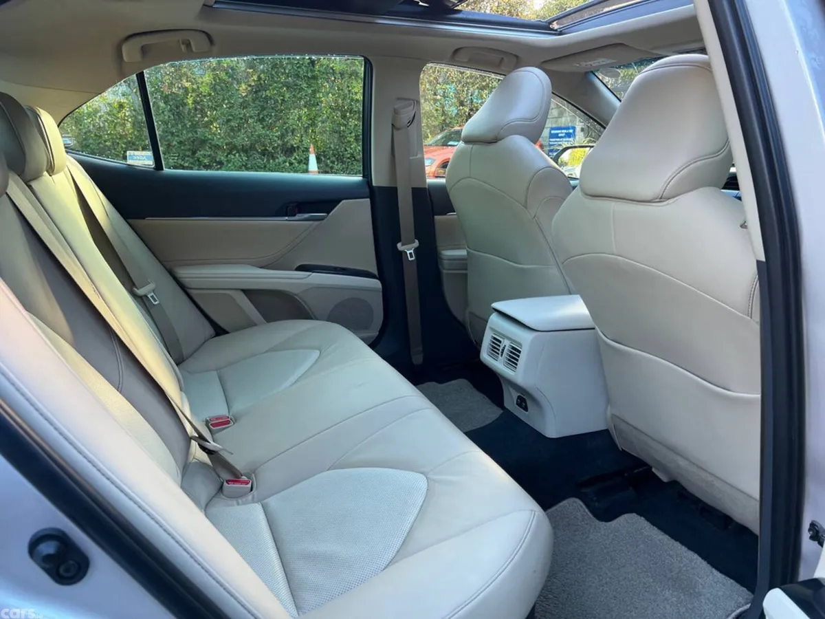 Toyota Camry Saloon, Petrol Hybrid, 2018, Gold
