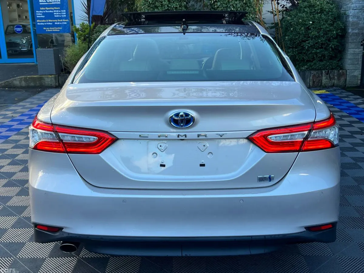 Toyota Camry Saloon, Petrol Hybrid, 2018, Gold