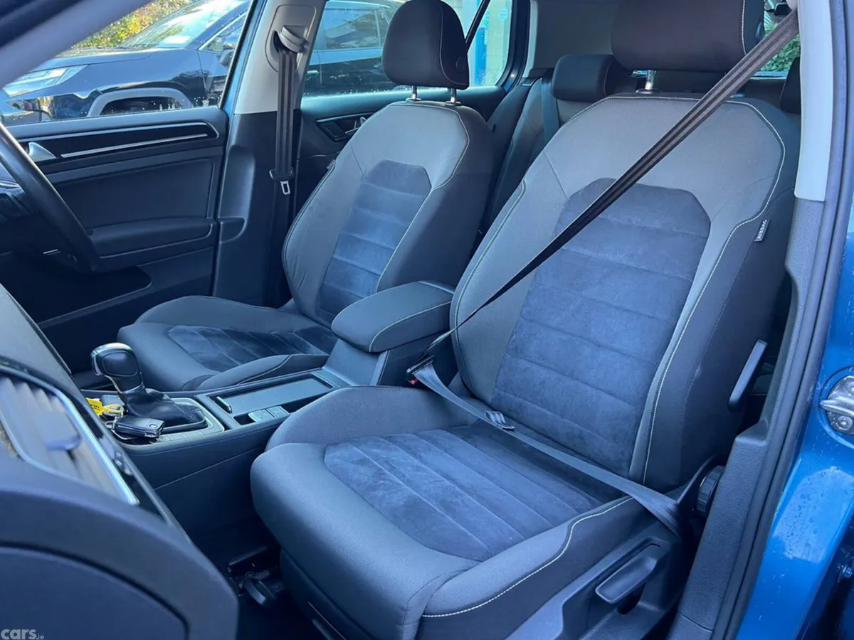Volkswagen Golf Hatchback, Petrol, 2017, Blue