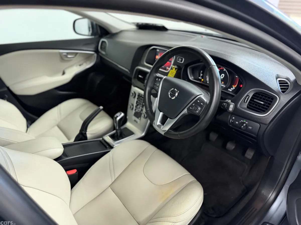 Volvo V40 Estate, Diesel, 2018, Grey