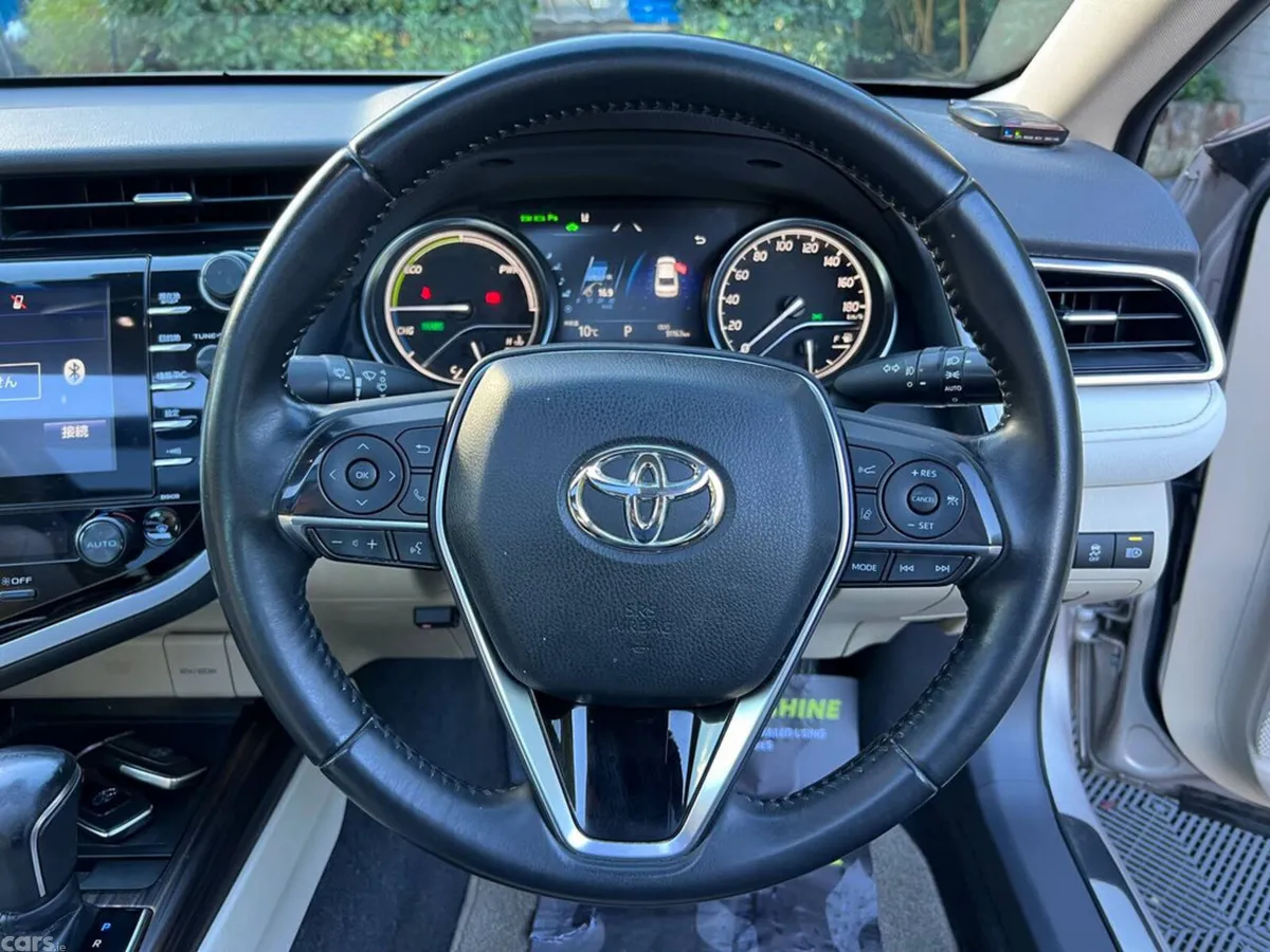 Toyota Camry Saloon, Petrol Hybrid, 2018, Gold