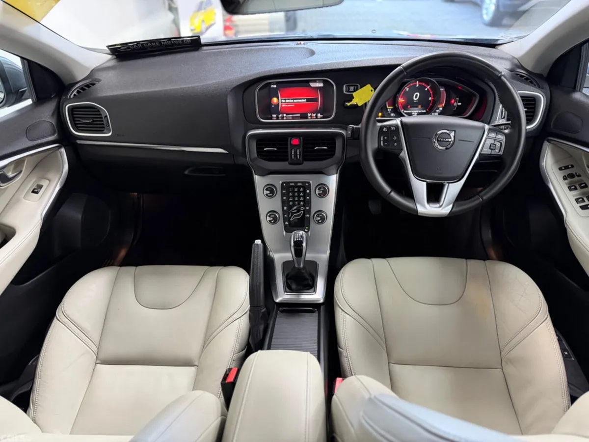 Volvo V40 Estate, Diesel, 2018, Grey