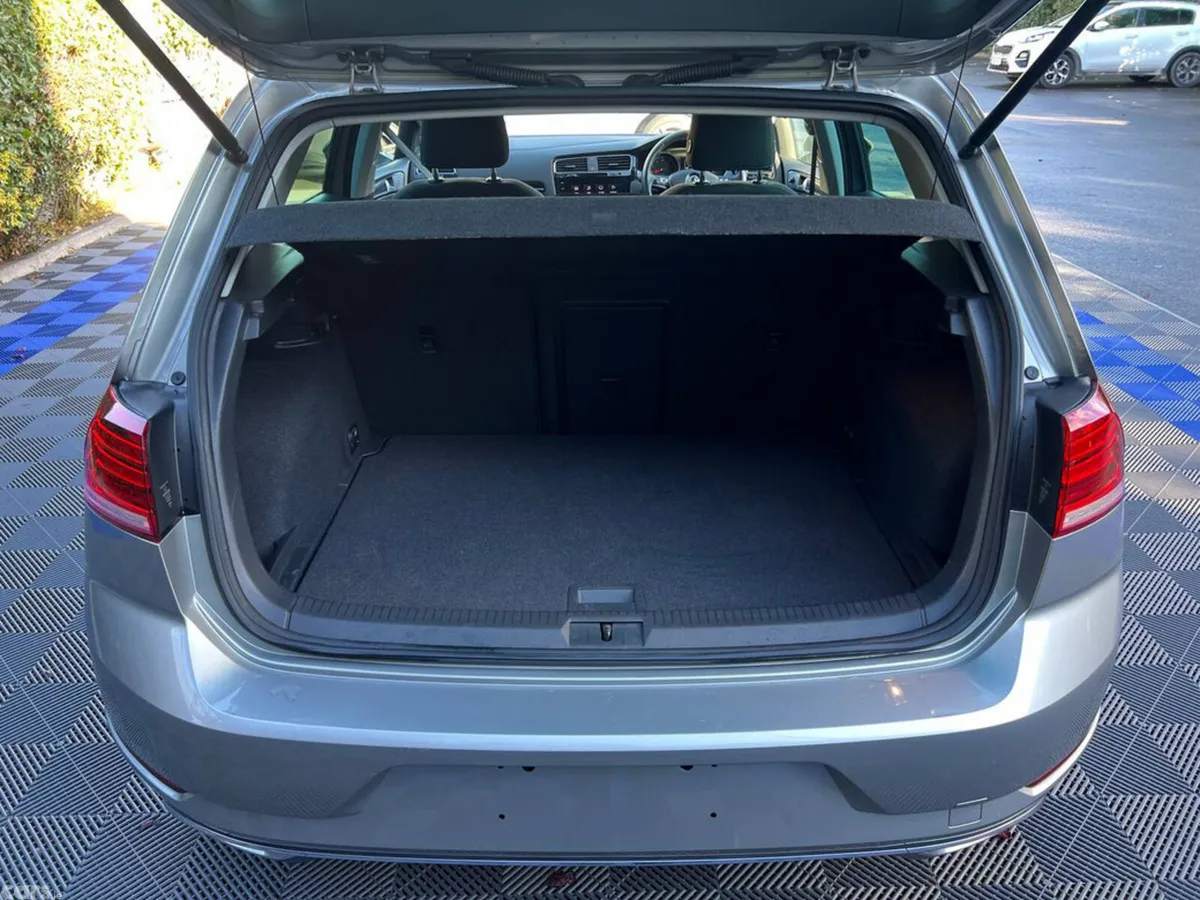 Volkswagen Golf Hatchback, Petrol, 2017, Silver