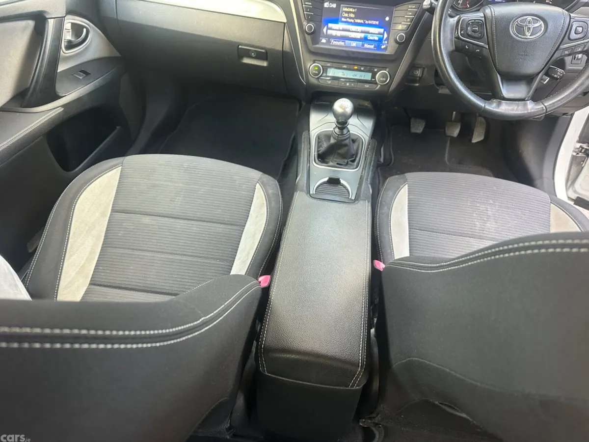 Toyota Avensis Saloon, Diesel, 2017, White