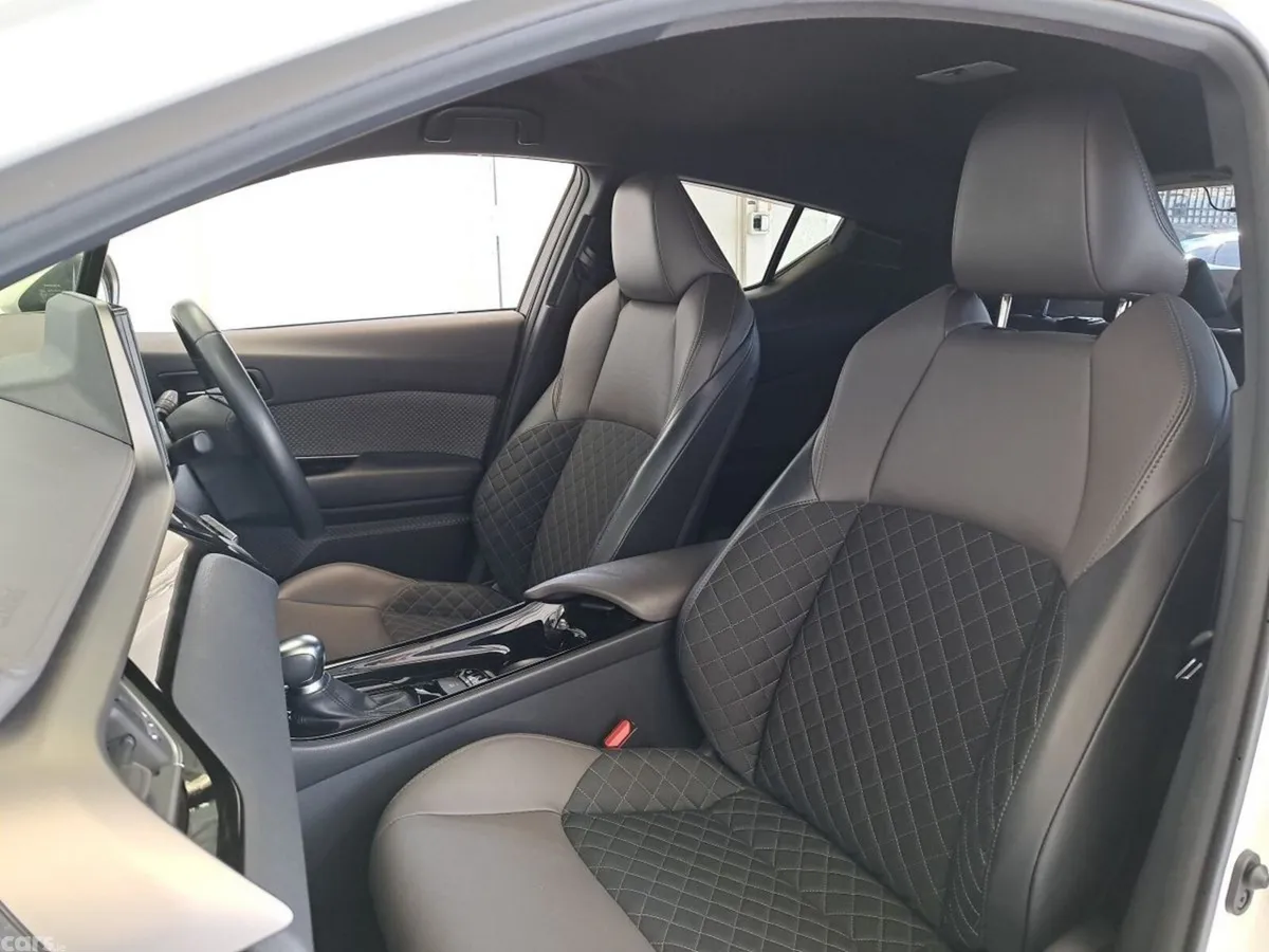 Toyota C-HR SUV, Petrol Hybrid, 2020, White