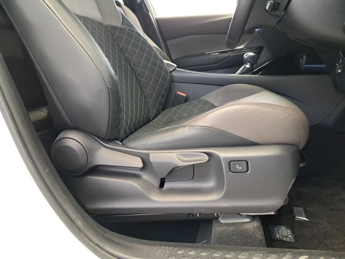 Toyota C-HR SUV, Petrol Hybrid, 2020, White