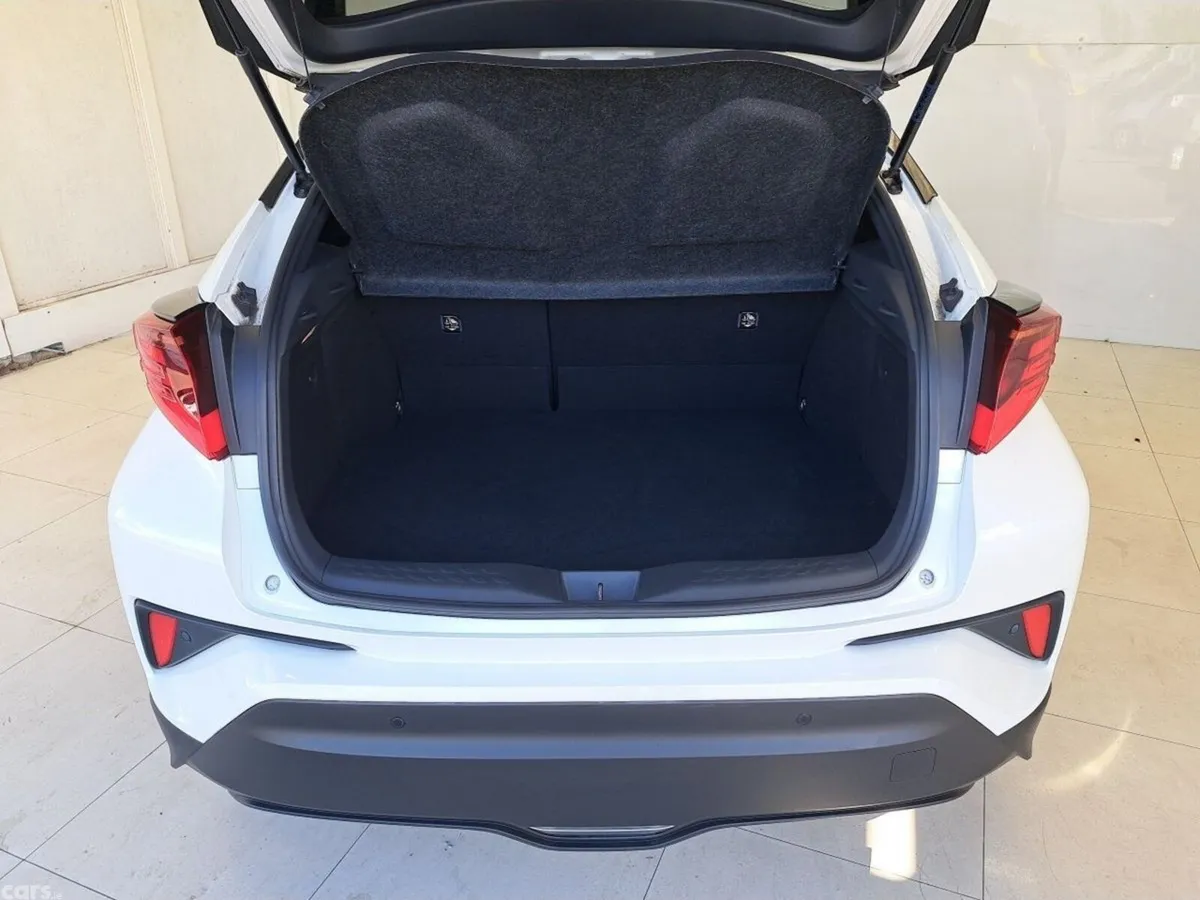 Toyota C-HR SUV, Petrol Hybrid, 2020, White
