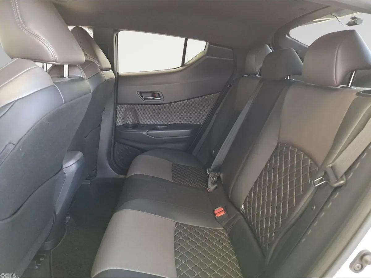 Toyota C-HR SUV, Petrol Hybrid, 2020, White